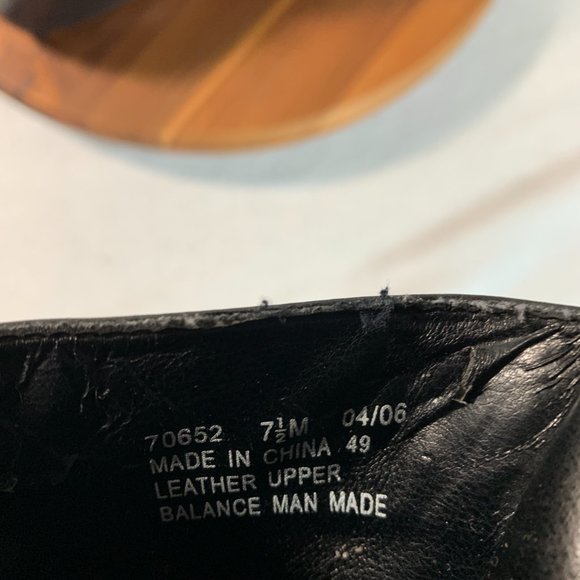 CLARKS Women's Clogs With Metal Adornments Slip on Black Leather Size 7.5 - Picture 9 of 11